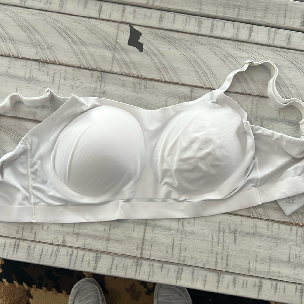 Soma XL enbliss luxe adjustable bralette, white. Removable pads.